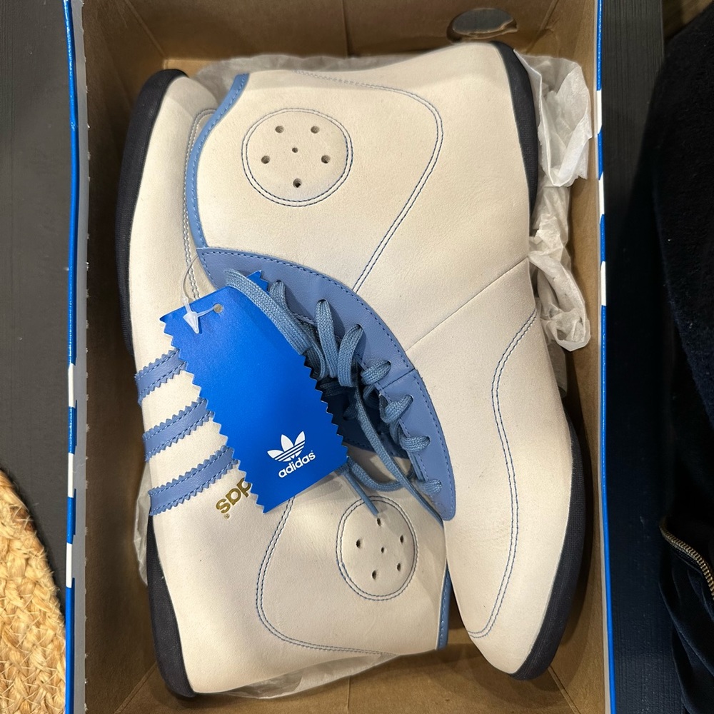 Adidas boxing like sneaker